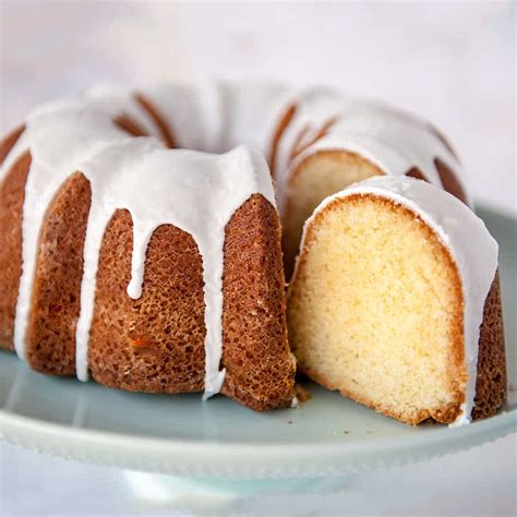 Our chocolate chip bundt cake is easy to whip up and fits almost any occasion. Easy Christmas Bundt Cake Recipes - Pour what's left of ...