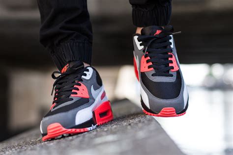 Step out in the nike air max 90 shoes and rock one of the most iconic and coveted nike silhouettes. Nike Air Max 90 "Reverse Infrared"