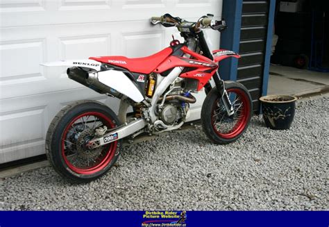 See how the red riders fared in our. 2006 Honda CRF450R - Moto.ZombDrive.COM