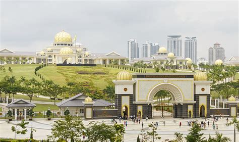 Influenced by turkish ottoman's architecture, masjid wilayah persekutuan was completed in 2000. Istana Negara, Jalan Duta |MyRokan