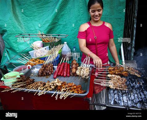 Antipolo City Philippines September 7 2017 A Street Food Vendor