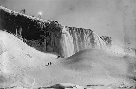 Stunning Vintage Photos Capture Frozen Niagara Falls In Late Th And