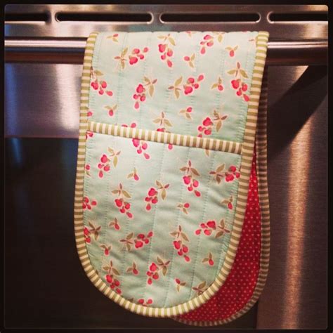 How to make a sweater into mittens (free pattern!) 4. Double Oven Mitt (sewing related) (Nichol Spohr LLC)