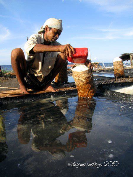 Pembuatan Garam Secara Tradisional Di Bali
