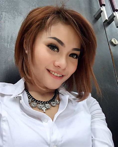 Foto Sexy Indira Wanita Cantik Pramugari Lion Air Bak Model Indonesia