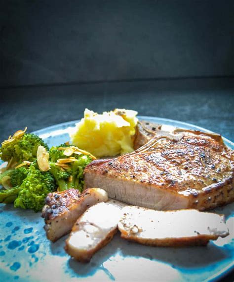 Kotelett braten dry aged pork im Ofen gegart