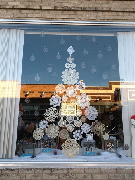 20 Diy Christmas Window Ideas Decoomo