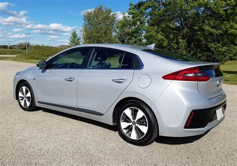 2019 Hyundai Ioniq Plug In Hybrid Limited Review Wuwm