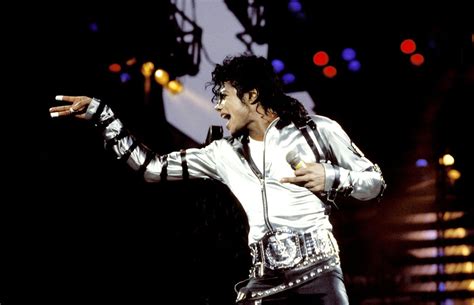 PICTURE Michael Jackson On Stage MYMJJFORUM