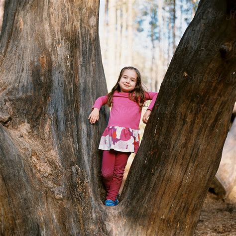 Cute Young Girl Standing In Tree Del Colaborador De Stocksy Jakob Lagerstedt Stocksy