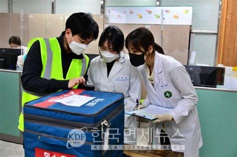 60세 이상은 아직 백신예약 안되는. '잔여백신 당일예약' ... 네이버 카카오로 '잔여백신' 검색 ...