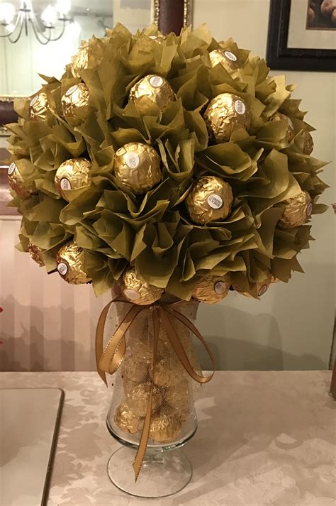 We have a wide range of floral arrangements with ferrero rocher in them. DIY Ferrero Rocher Centerpiece | Idées de mariage, Décor ...