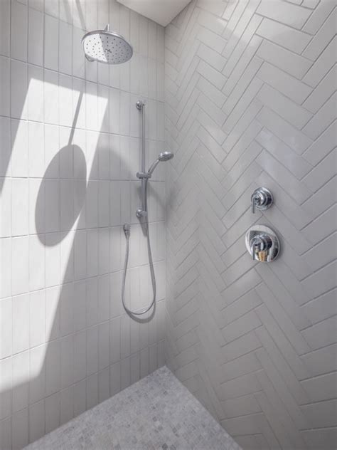 Large Grey Herringbone Tiles For Walk In Shower Неоклассика Ванная
