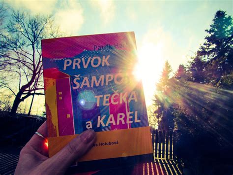 Everything and you will see footage from the filming as if you were right on the set. U Šílené Intelektuálky: Prvok, Šampón, Tečka, Karel a krize středního věku