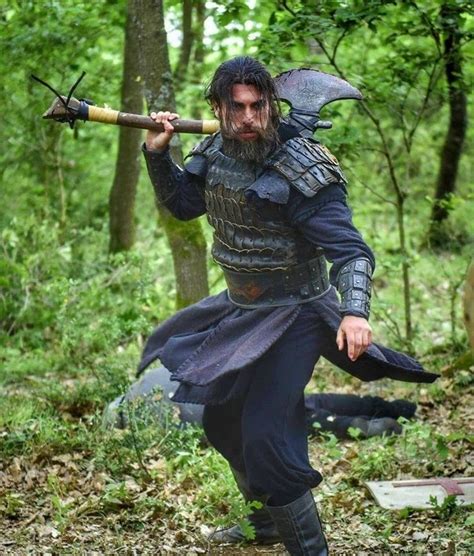 Diriliş ertuğrul dizisinin turgut alp'i geride bırakılan birçok bölümde ölümlerden dönerken, en son aslıhan hatun ile düğün gecesi zehirlenmesi seyircileri. Diriliş Ertuğrul dizisinin Turgut Alp'i Cengiz Coşkun herkesi şaşkına çevirdi - Galeri - Yeni Asır