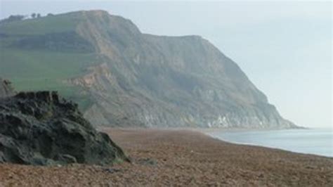 Dorset Cliff Landslide Tourism Warning For Jurassic Coast Bbc News