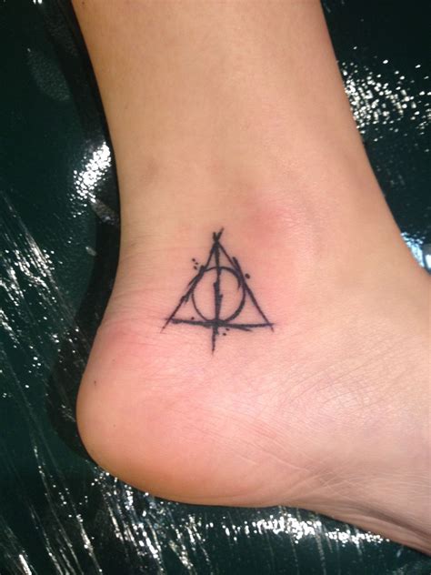 Maybe you would like to learn more about one of these? As tatuagens de Harry Potter | Tatuagem relíquias da morte, Tatuagens, Tatuagens harry