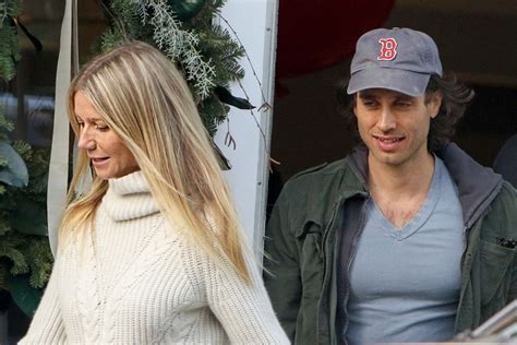 gwyneth paltrow to marry brad falchuk at her hamptons home