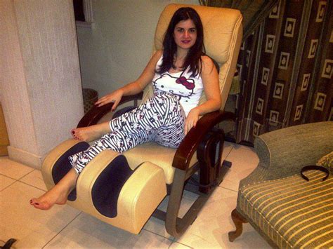 World Biggest Pictures Dumping Yaad Arab Girl Sit On Relaxing Chair