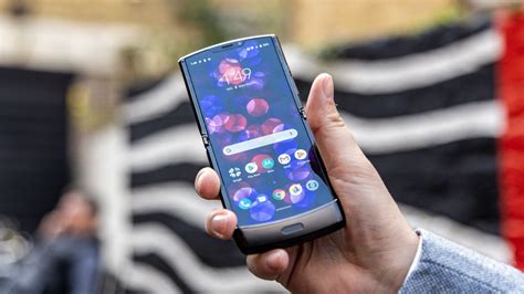 Motorola Razr 2019 Hands On Così Deve Essere Uno Smartphone Pieghevole