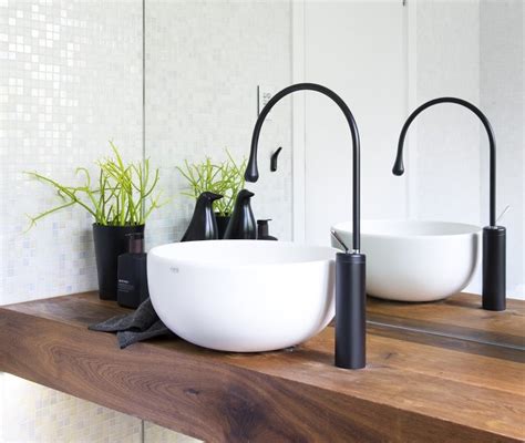 The best bathroom remodels start with a thoughtful layout. Minosa: Powder Room Come Main Bathroom Design