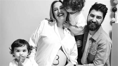 Η Κλέλια Πανταζή ανακοίνωσε ότι είναι έγκυος στο τρίτο της παιδί Γόβα Στιλέτο