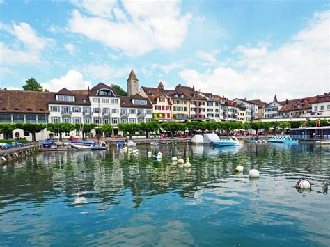Rapperswil as seen from etzel mountain: Generalagentur Rapperswil | Helvetia.ch