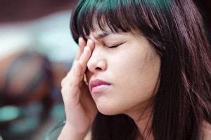 Jika seseorang mengalami kedutan pada mata sebelah kiri bagian kelopak mata yang atas, maka seseorang tersebut akan mengalami kejadian buruk. Apa Arti Mata Kedutan Sebelah Kiri Atas - Terkait Mata