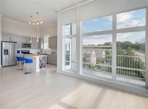 floor to ceiling windows apartments atlanta - andrepontmezquita-99