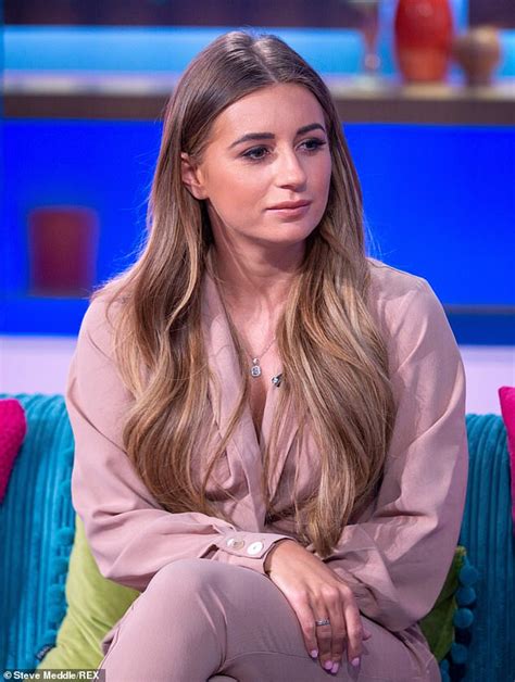 Dani Dyer Reveals She Was Badly Bullied At School And Wanted Cosmetic Surgery Daily Mail Online
