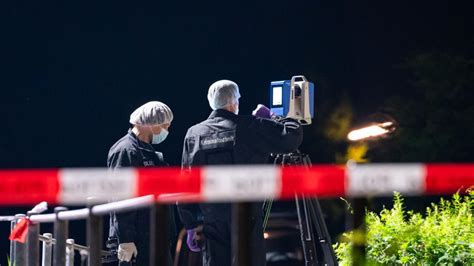 Tödliche Schüsse In Hamburg Täter Auf Der Flucht Welt
