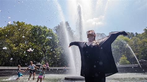 Heat Wave Nyc Dangerous Temperatures Arrive The New York Times