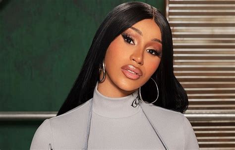 Cardi B Facing Assault Charges After Microphone Throwing Incident Ubetoo