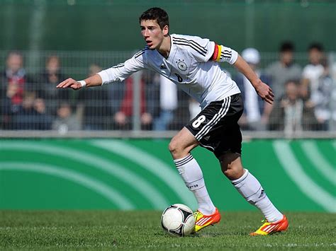Das team von vicente del bosque setzte sich gegen eine überraschend diszipliniert. Spielanalyse | Goretzka köpft Deutschland ins Finale ...