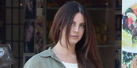 Lana Del Rey Shows Off Her Midriff While Grabbing Lunch Lana Del Rey Just Jared