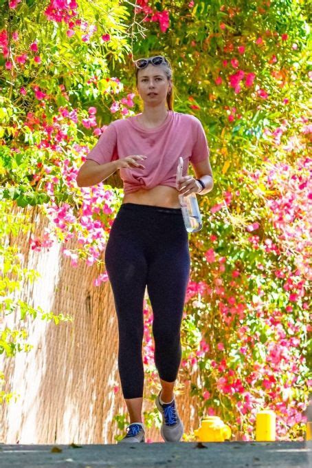 Maria Sharapova In Tights With Alexander Gilkes Out For A Hike In Malibu Famousfix