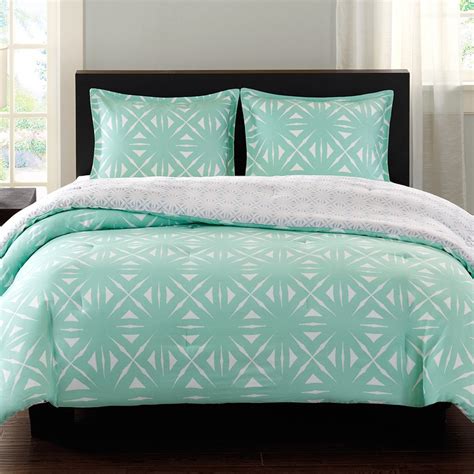 Infuse style with the printed bedding sets. Turquoise and White Bedding Set Product Selections - HomesFeed