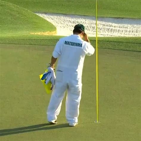 Hidekis Caddie Bows On No 18 Following Hideki Matsuyamas Masters