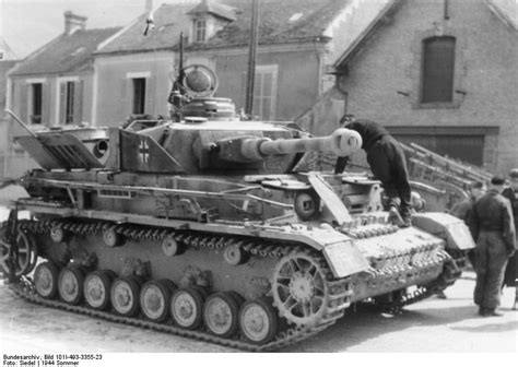 Photo Panzer Iv Tank Of German 12th Ss Panzer Division Hitlerjugend