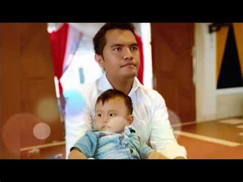 Berikut kutipan lirik lagunya harta yang paling berharga adalah keluarga istana yang paling indah adalah keluarga puisi yang paling. harta yang paling berharga adalah keluarga.... - YouTube