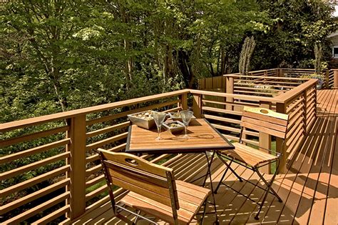 Horizontal Deck Railing Embraces Every Outdoor Living With