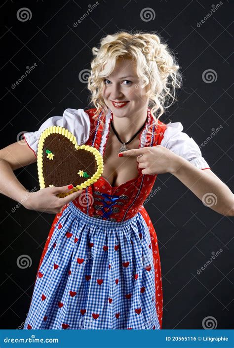 Sch Nes Deutsches M Dchen Im Dirndl Stockfoto Bild Von Feier M Nchen