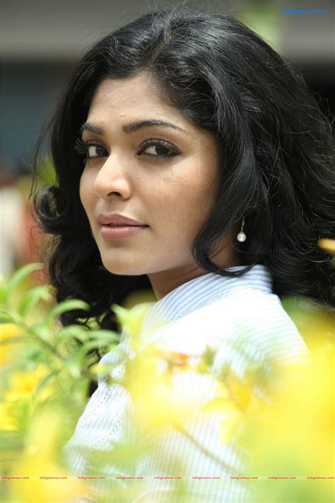 Reema Kallingal Actress Hd Photosimagespics And Stills Indiglamour