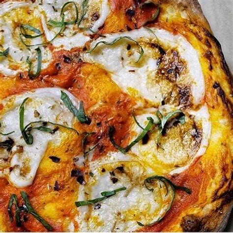 This Vegan Margherita Pizza Ooks Delicious But Its Also A Perfect
