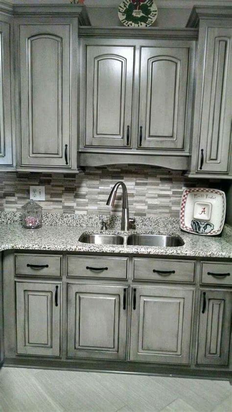 See more ideas about glazed kitchen cabinets, kitchen cabinets, kitchen remodel. Valspar Aspen grey and black glaze | Glazed kitchen cabinets, Kitchen cabinets makeover, Kitchen ...