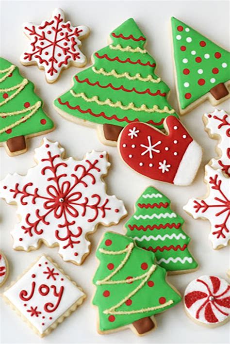 This project was taken from my book the complete photo guide to cookie decorating. 25+ Easy Christmas Sugar Cookies - Recipes & Decorating ...