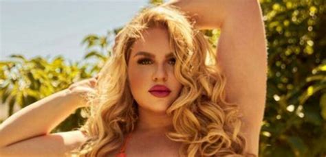 Plus Size Model Defies Trolls Who Call Her Whale By Flaunting Killer