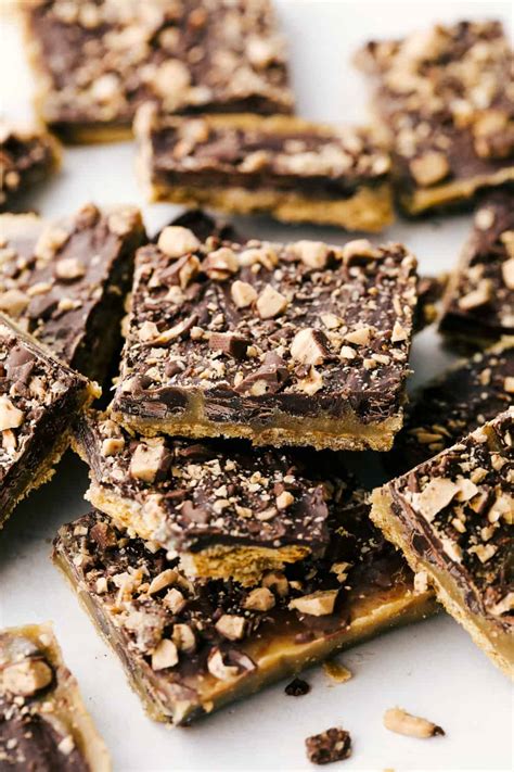 5 Ingredient Graham Cracker Toffee Christmas Crack The Recipe Critic