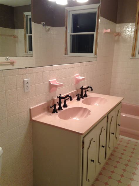 Retro Pink Bathroom Before Remodel Retro Pink Bathroom Thrift Store
