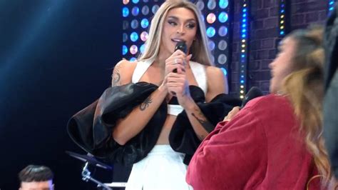 ♪ em mais uma de série de ações de marketing orquestradas por pabllo vittar para divulgar o primeiro single do quarto álbum da artista, a cantora revelou nas redes sociais na tarde deste sábado. Clipes de Pabllo Vittar crescem no YouTube após show no ...